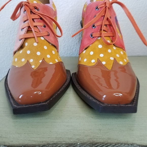 JOHN FLUEVOG Signature Dali Contrast Lace-Up Shoes - Picture 8 of 15